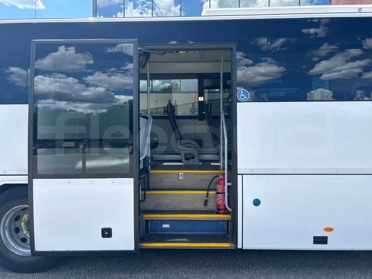 Volvo B8R R1E16F32D81011 -EUR6 -240Kw -10,800m - front door 2 open