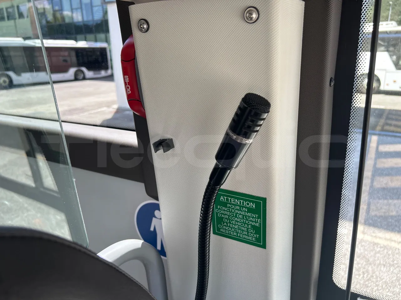 Volvo B8R R1E16F32D81011 -EUR6 -240Kw -10,800m - driver microphone accessories photo