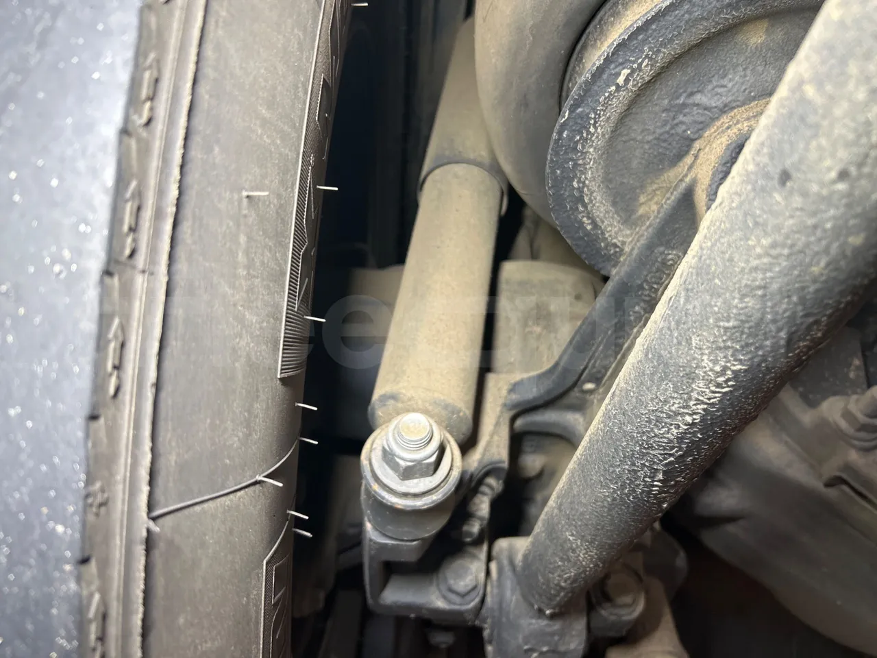 Volvo B8R R1E16F32D81011 -EUR6 -240Kw -10,800m - axel 2 air springs 2 left