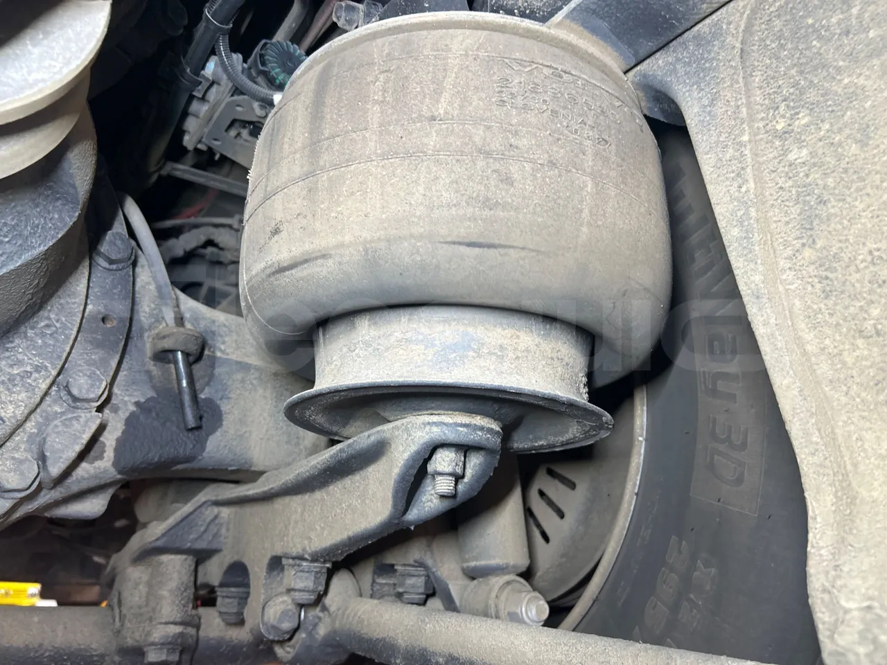 Volvo B8R R1E16F32D81011 -EUR6 -240Kw -10,800m - axel 2 air springs 2 right