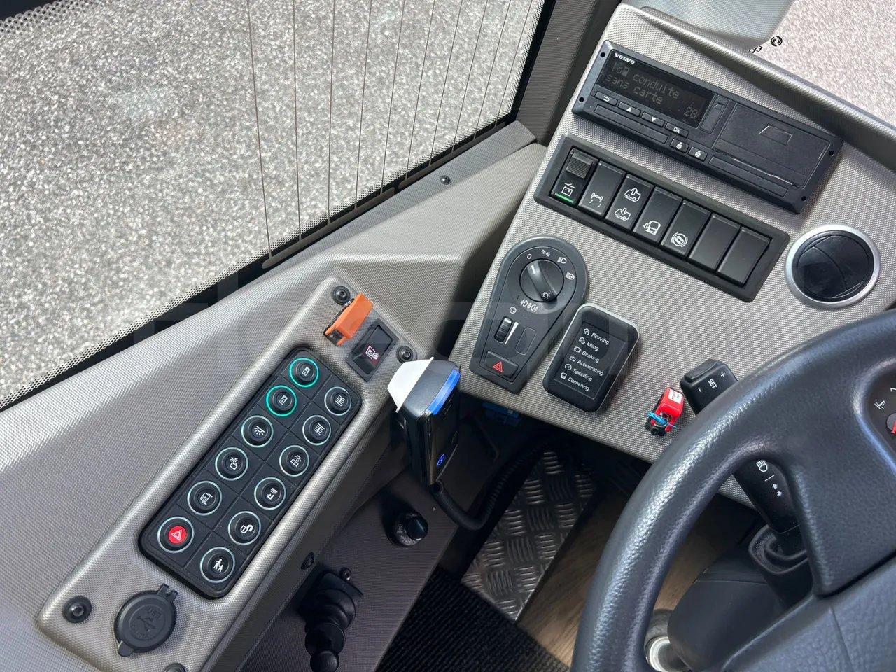 Volvo B8R R1E16F32D81011 -EUR6 -240Kw -10,800m - onboard devices 1