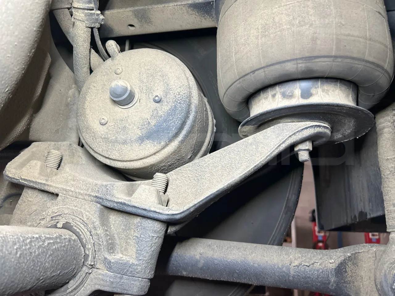 Volvo B8R R1E16F32D81011 -EUR6 -240Kw -10,800m - axle 2 caliper brakes left