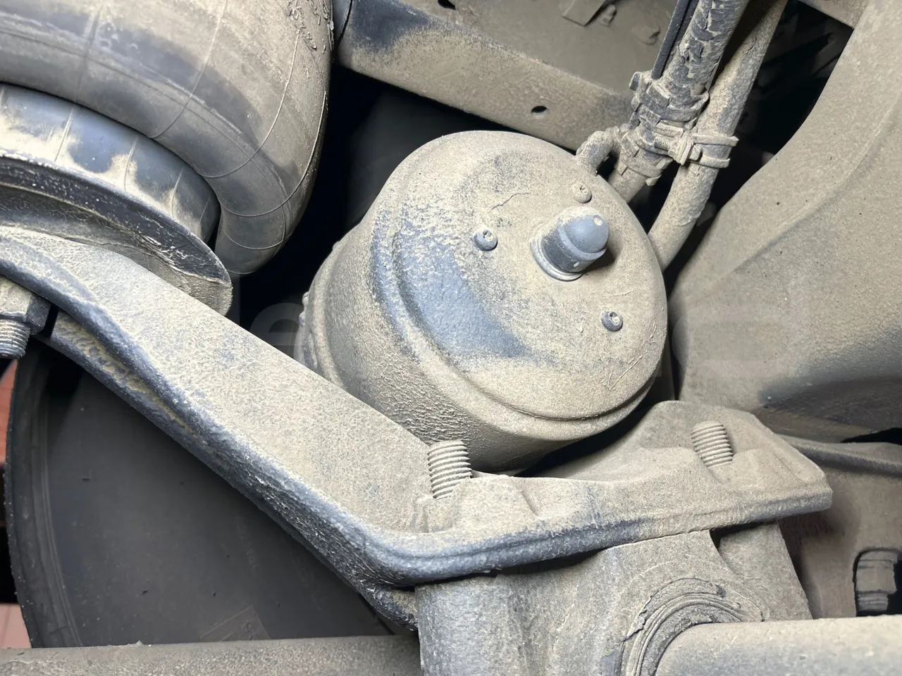 Volvo B8R R1E16F32D81011 -EUR6 -240Kw -10,800m - axle 2 caliper brakes right