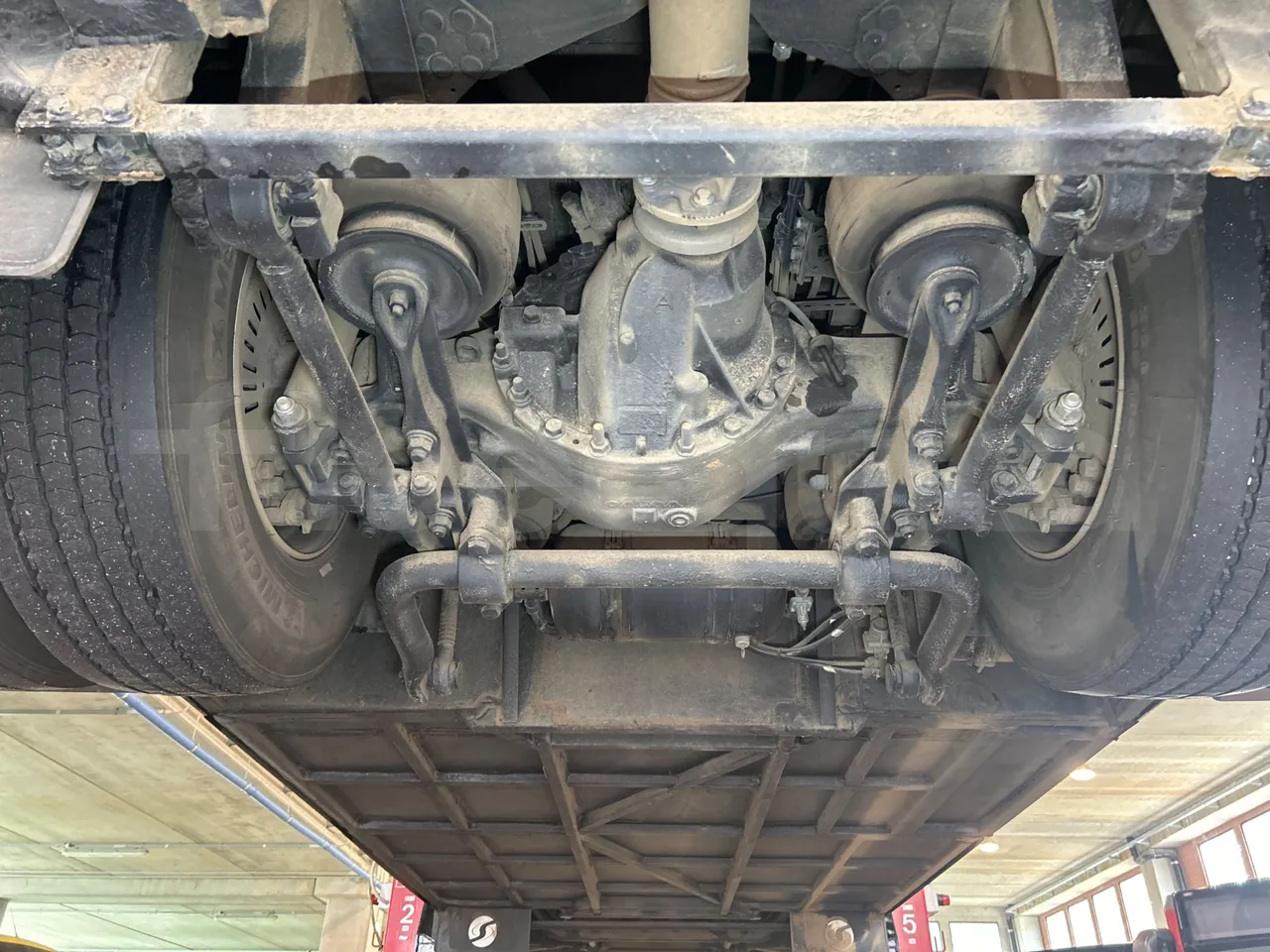 Volvo B8R R1E16F32D81011 -EUR6 -240Kw -10,800m - axel 3 caliper brakes right