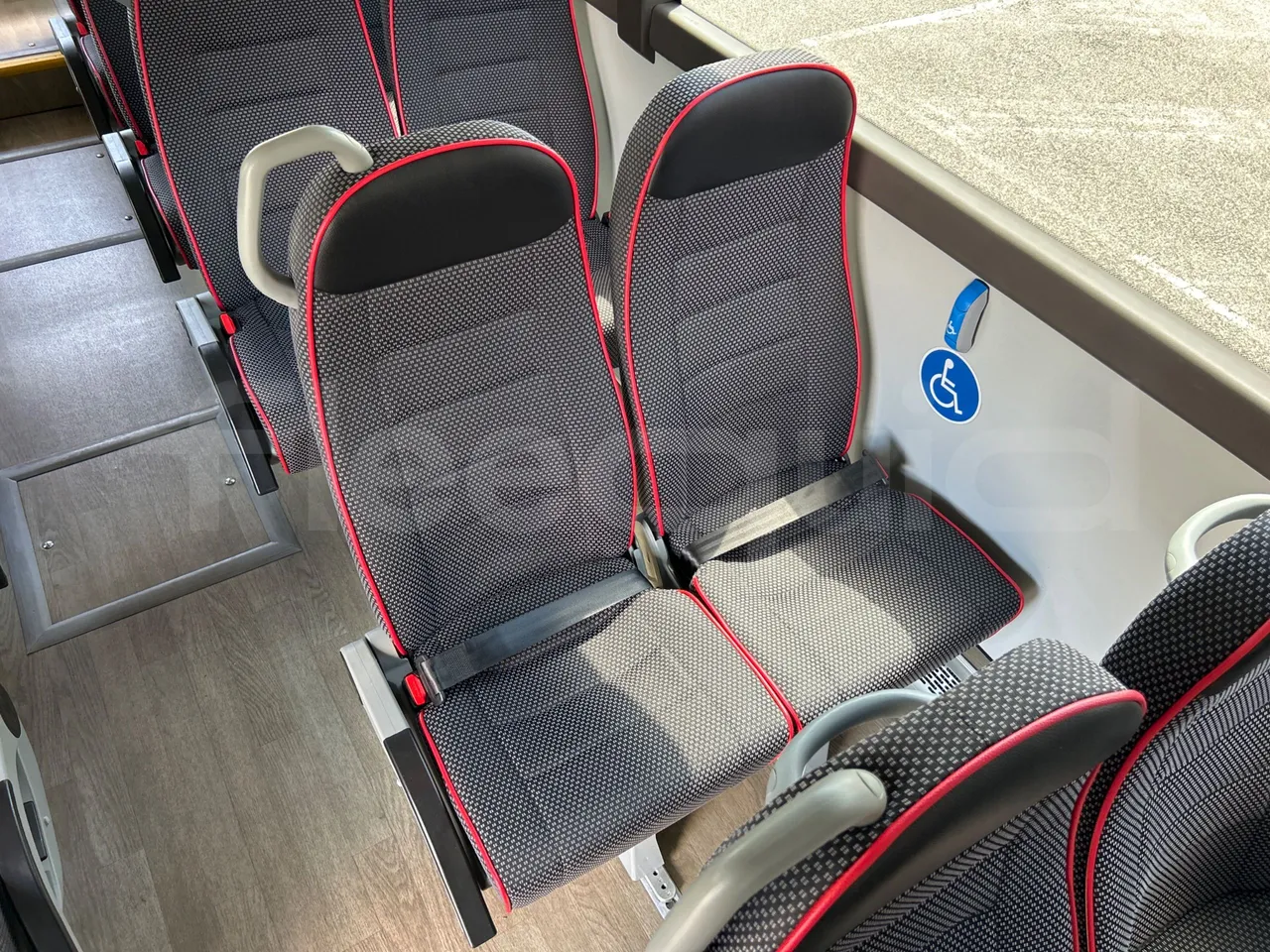 Volvo B8R R1E16F32D81011 -EUR6 -240Kw -10,800m - central seat safety belt