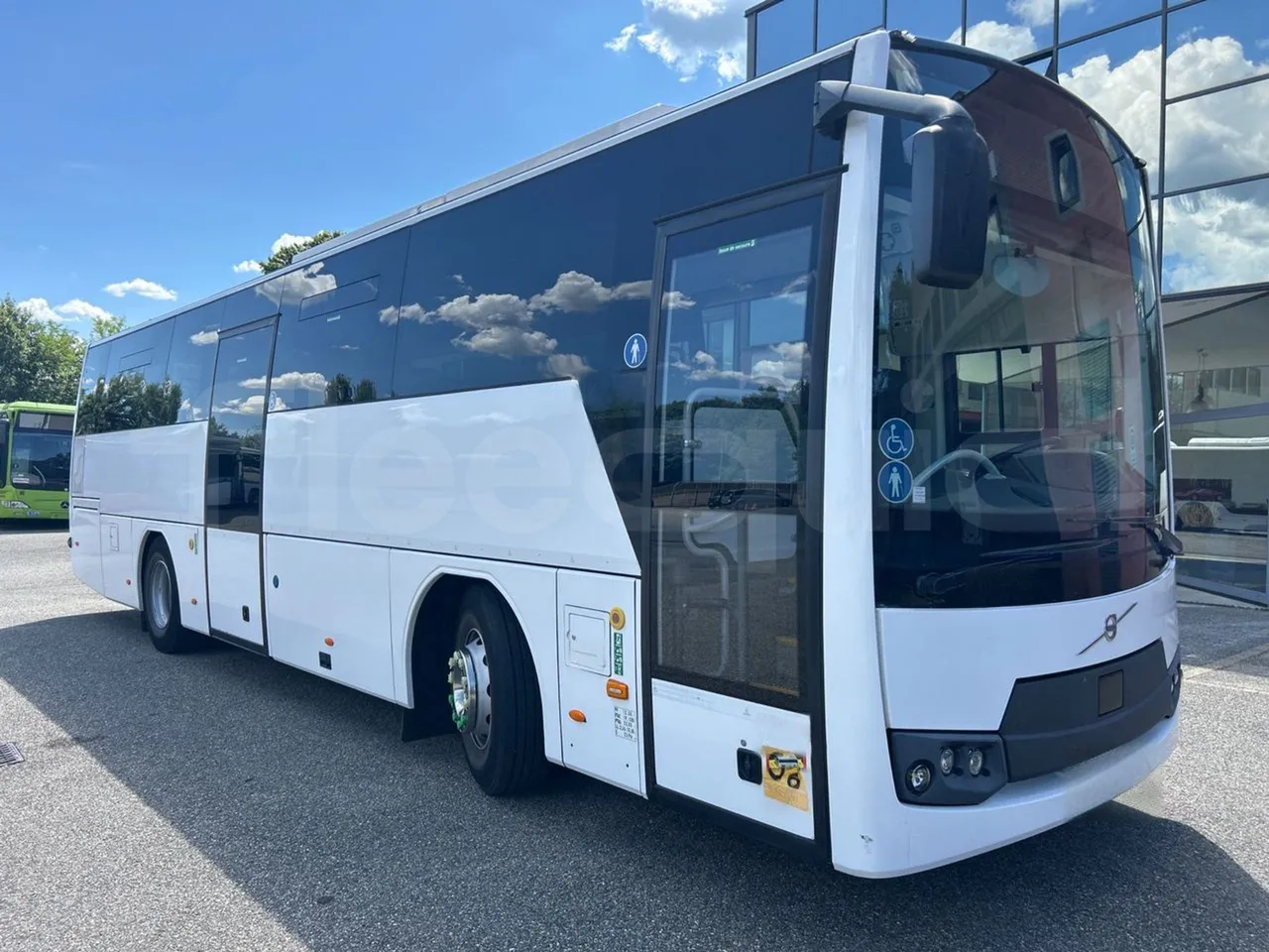 Volvo B8R R1E16F32D81011 -EUR6 -240Kw -10,800m - Base cover photo