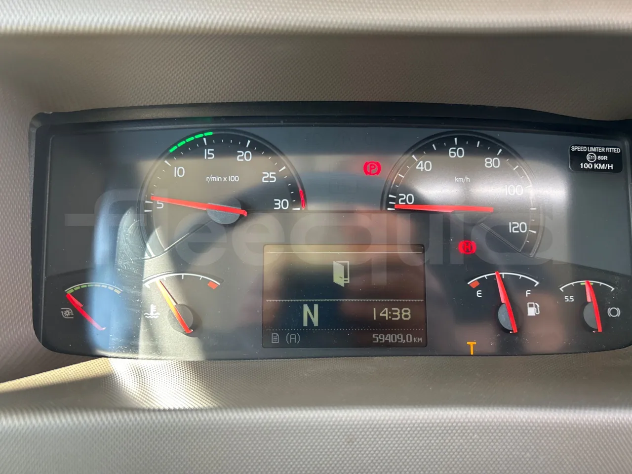 Volvo B8R R1E16F32D81011 -EUR6 -240Kw -10,800m - dashboard lights on