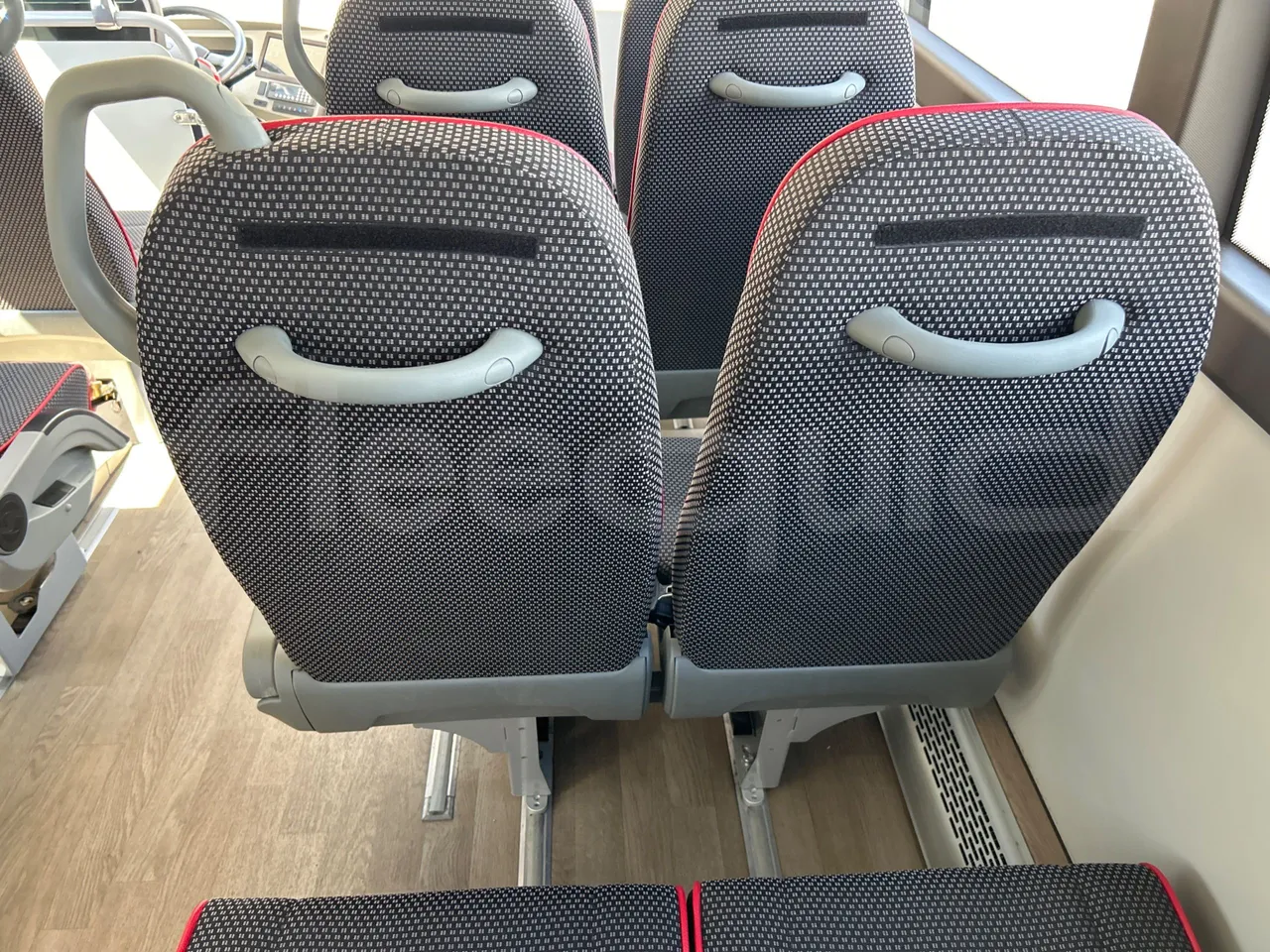Volvo B8R R1E16F32D81011 -EUR6 -240Kw -10,800m - mesh detail photo