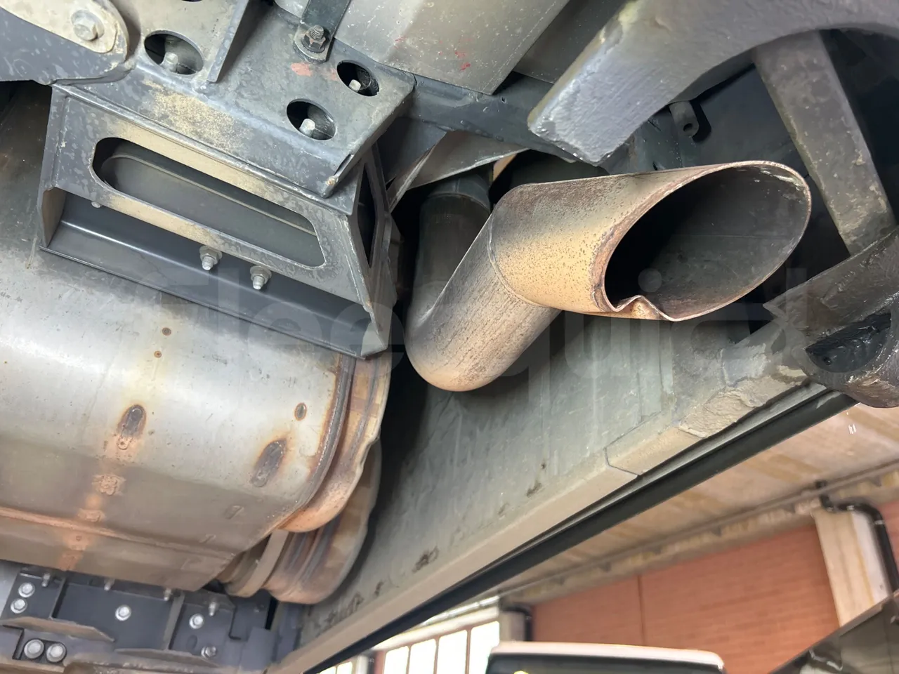 Volvo B8R R1E16F32D81011 -EUR6 -240Kw -10,800m - exhaust photo