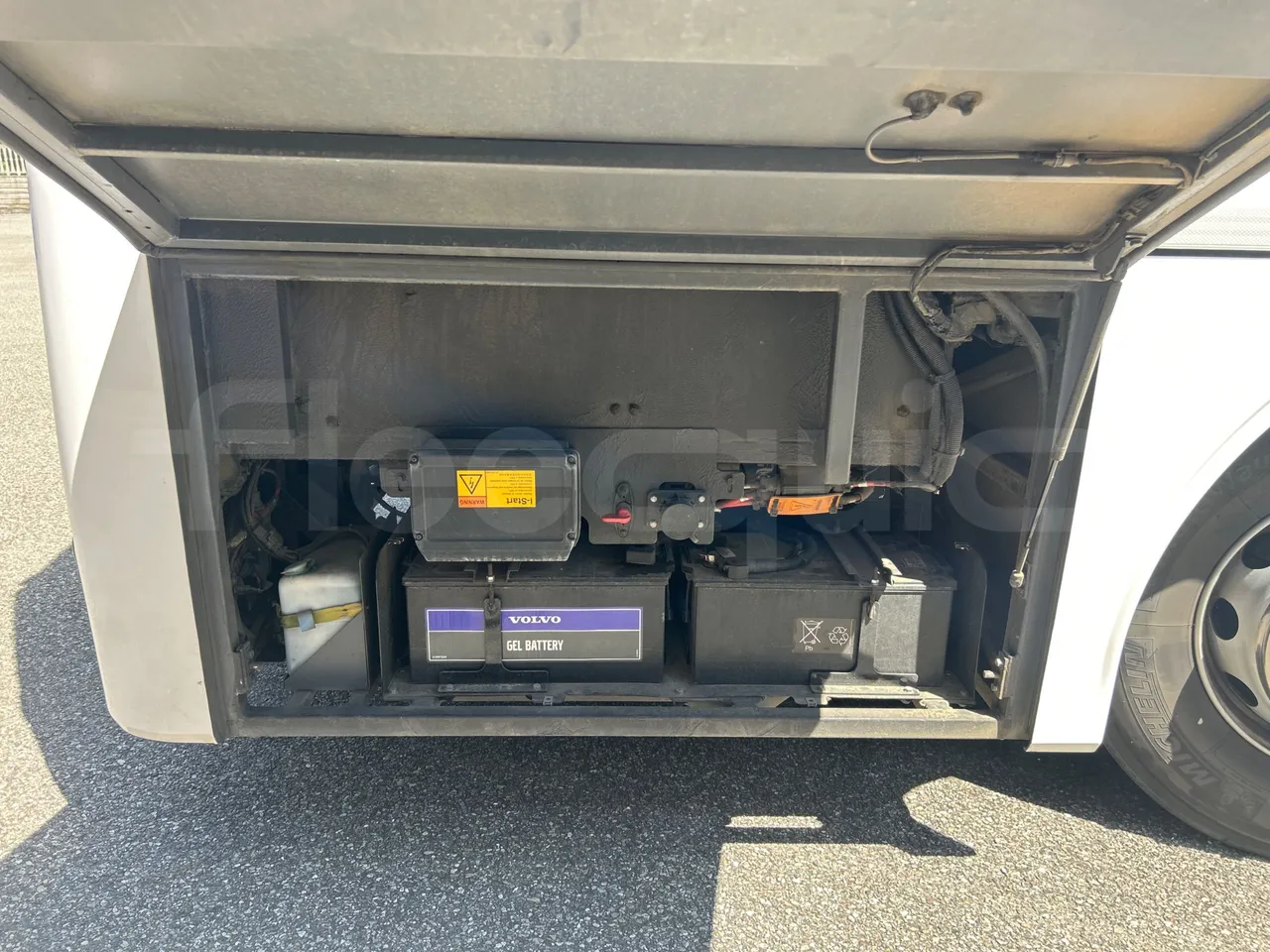 Volvo B8R R1E16F32D81011 -EUR6 -240Kw -10,800m - external compartments photo