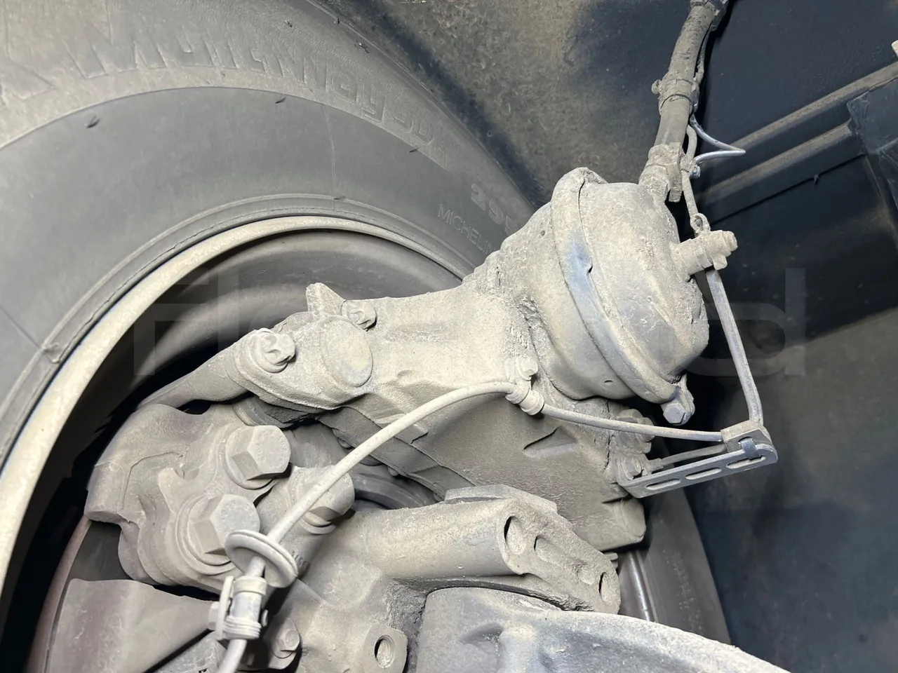 Volvo B8R R1E16F32D81011 -EUR6 -240Kw -10,800m - front brake calipers right