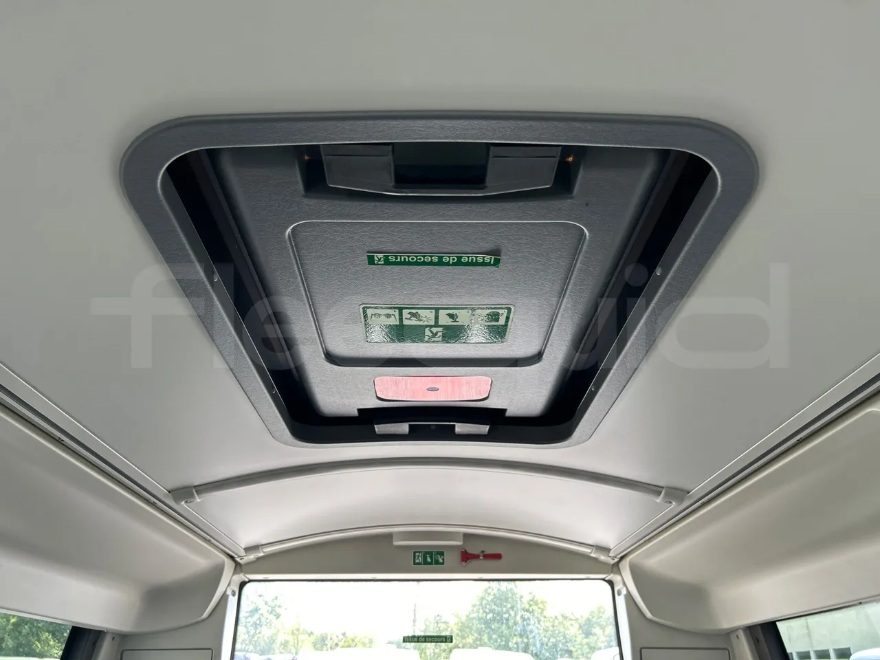 Volvo B8R R1E16F32D81011 -EUR6 -240Kw -10,800m - roof hatch 2