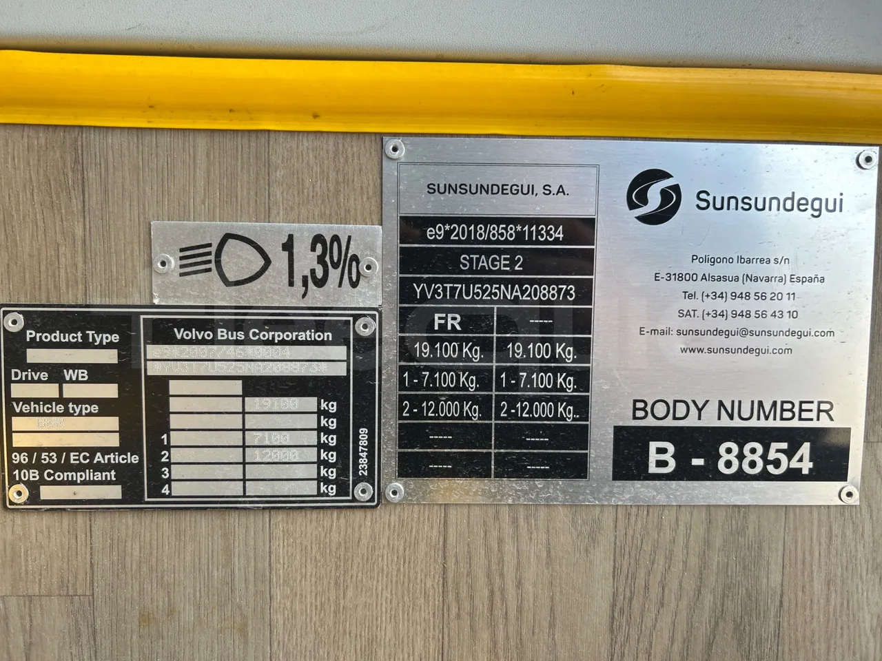 Volvo B8R R1E16F32D81011 -EUR6 -240Kw -10,800m - vehicle plate photo