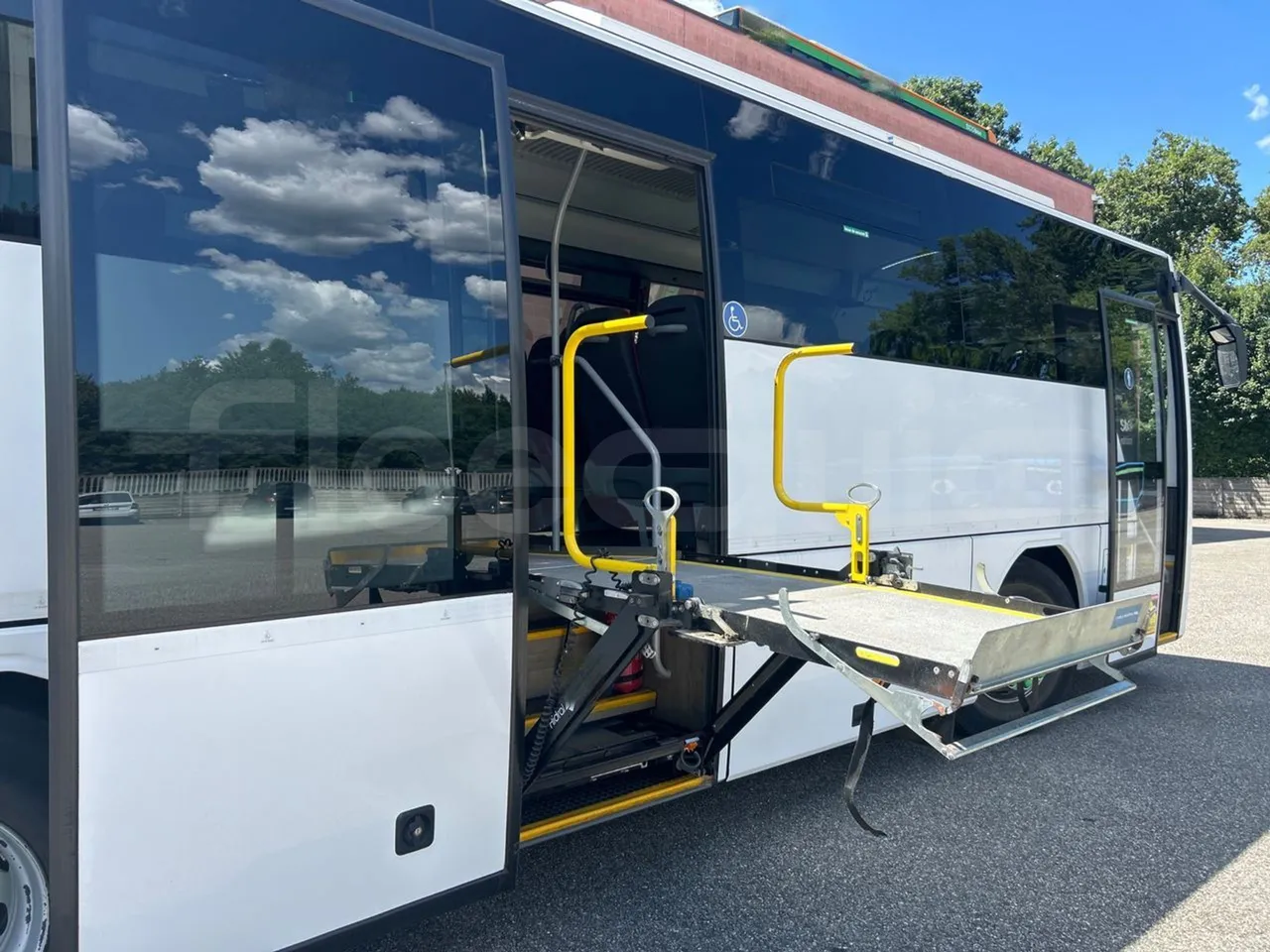 Volvo B8R R1E16F32D81011 -EUR6 -240Kw -10,800m - platform open photo