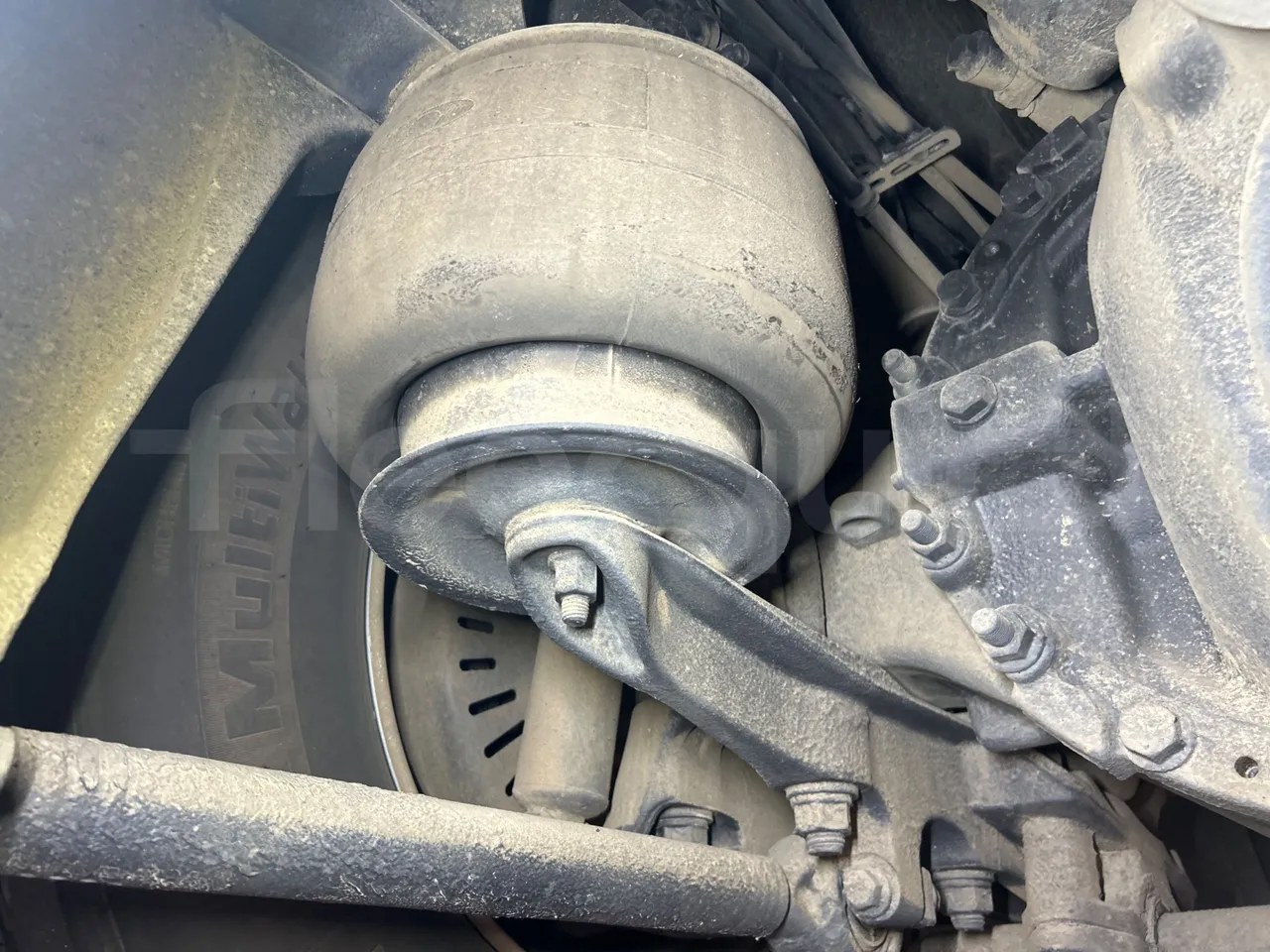 Volvo B8R R1E16F32D81011 -EUR6 -240Kw -10,800m - axle 2 shock absorbers 2 left