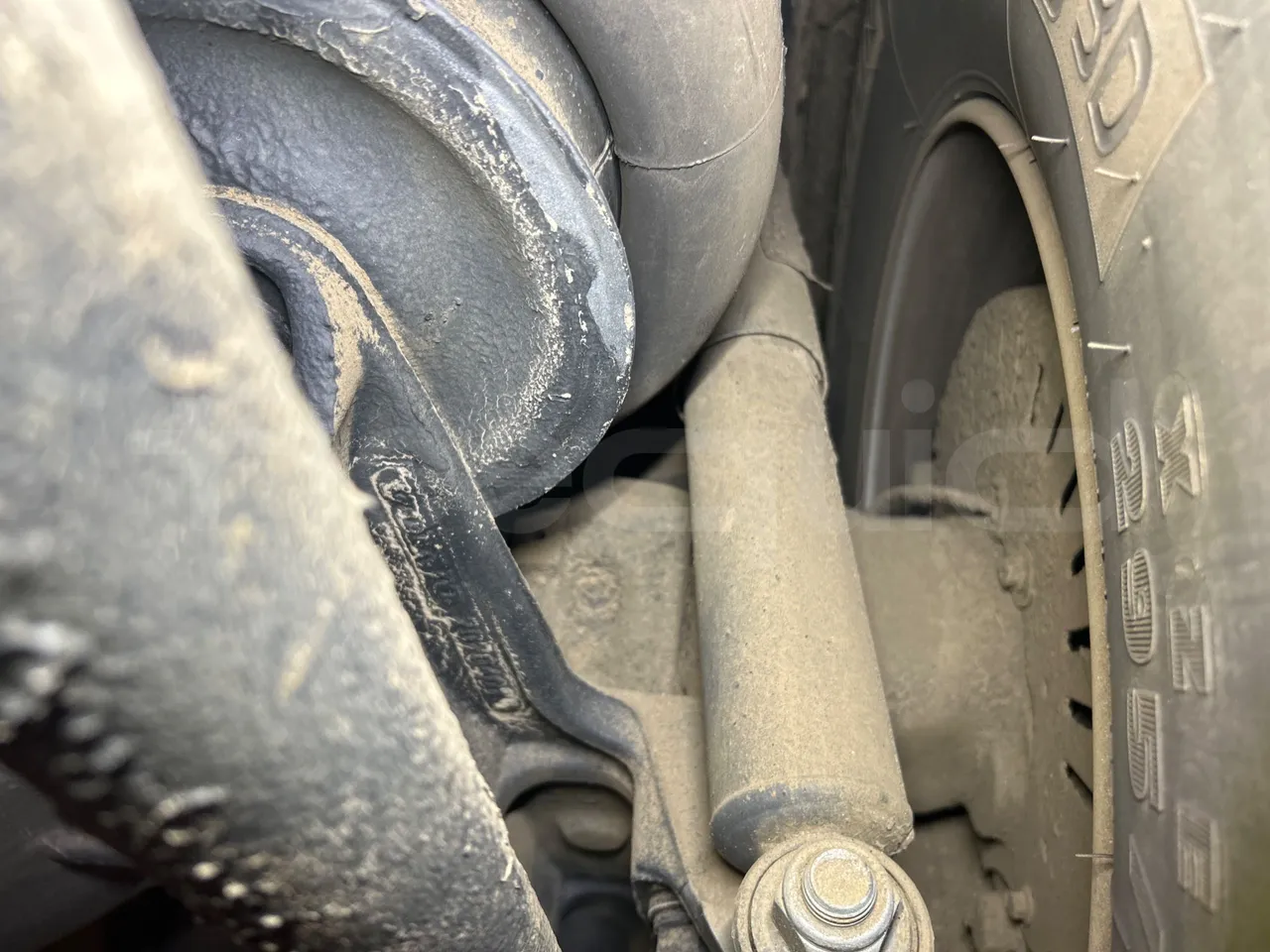 Volvo B8R R1E16F32D81011 -EUR6 -240Kw -10,800m - axle 2 shock absorbers 2 left
