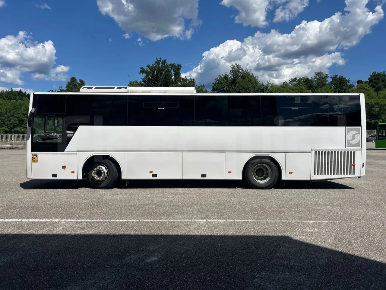 Volvo B8R R1E16F32D81011 -EUR6 -240Kw -10,800m - left side photo