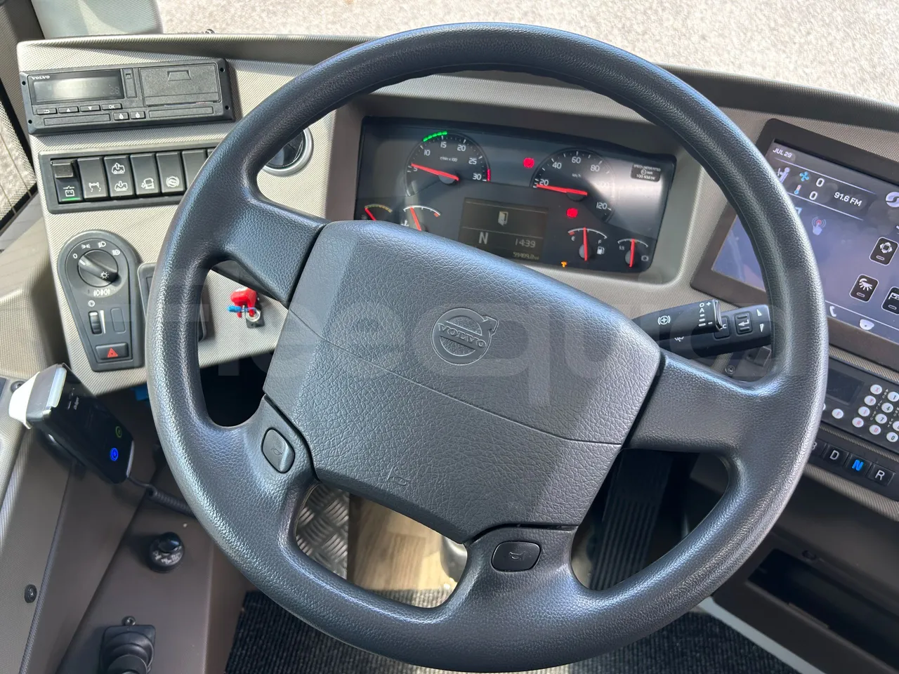 Volvo B8R R1E16F32D81011 -EUR6 -240Kw -10,800m - steering wheel photo