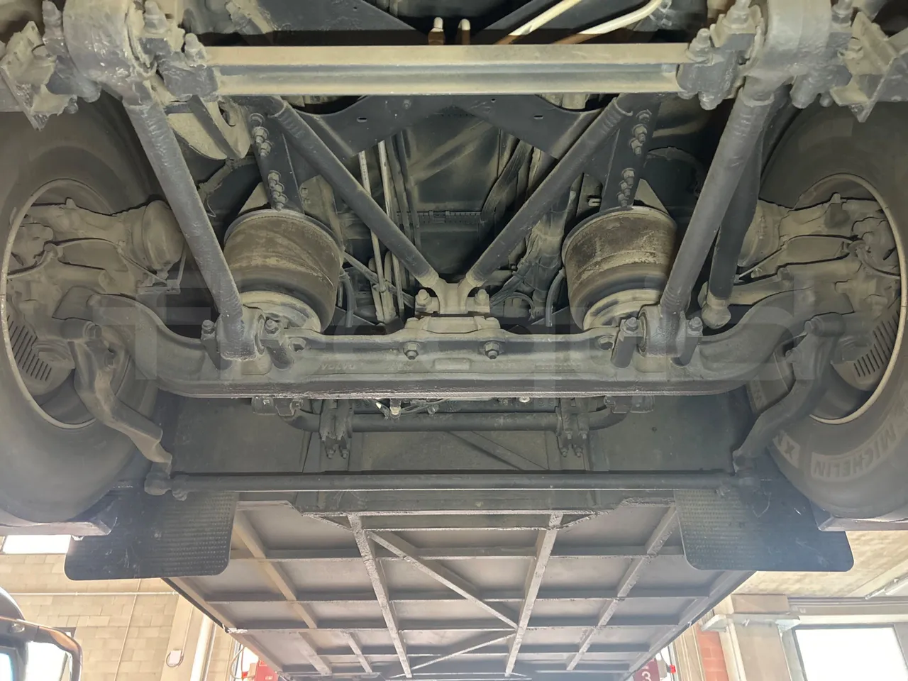 Volvo B8R R1E16F32D81011 -EUR6 -240Kw -10,800m - front axle central
