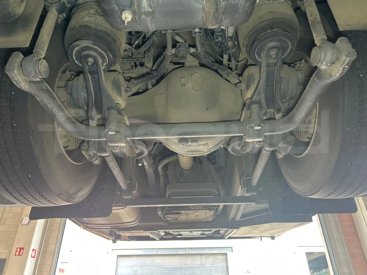 Volvo B8R R1E16F32D81011 -EUR6 -240Kw -10,800m - axle 3 central