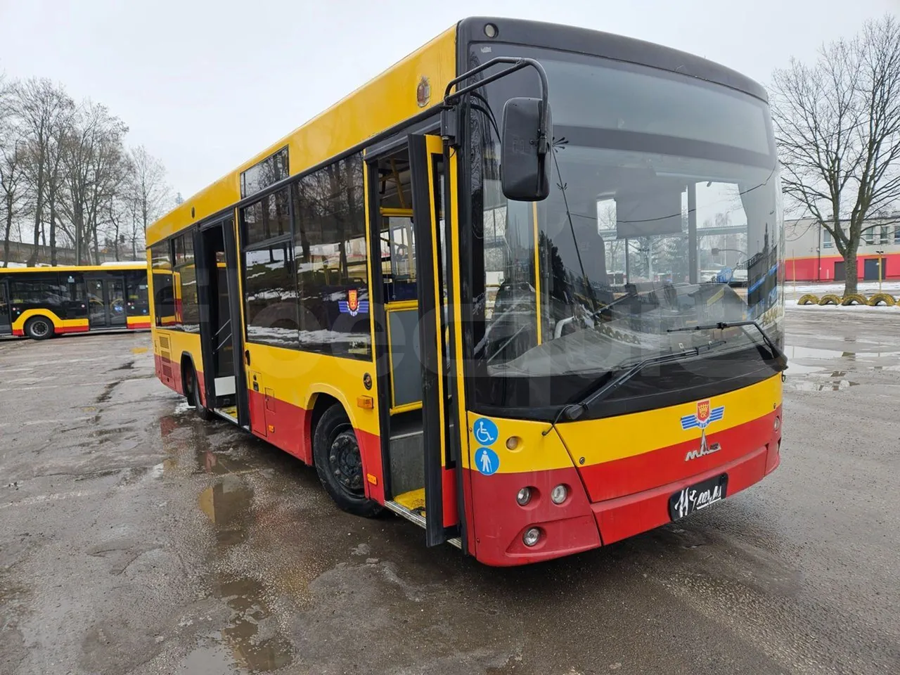 MAZ 206 206 - Euro 5 - 130 kW - 8.65 mt - 3/4 right front doors open