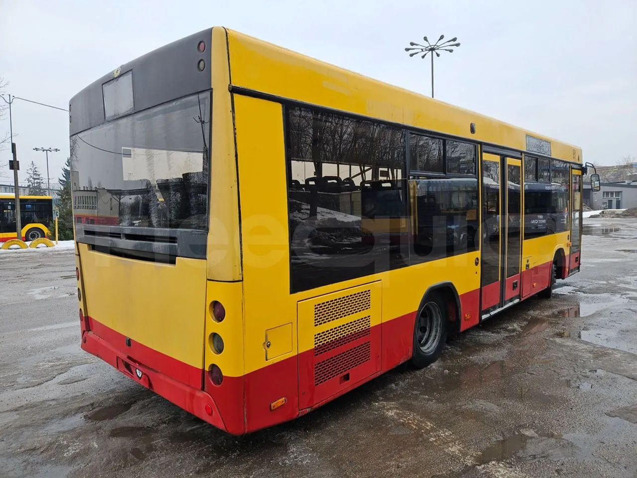 MAZ 206 206 - Euro 5 - 130 kW - 8.65 mt - 3/4 right rear doors closed