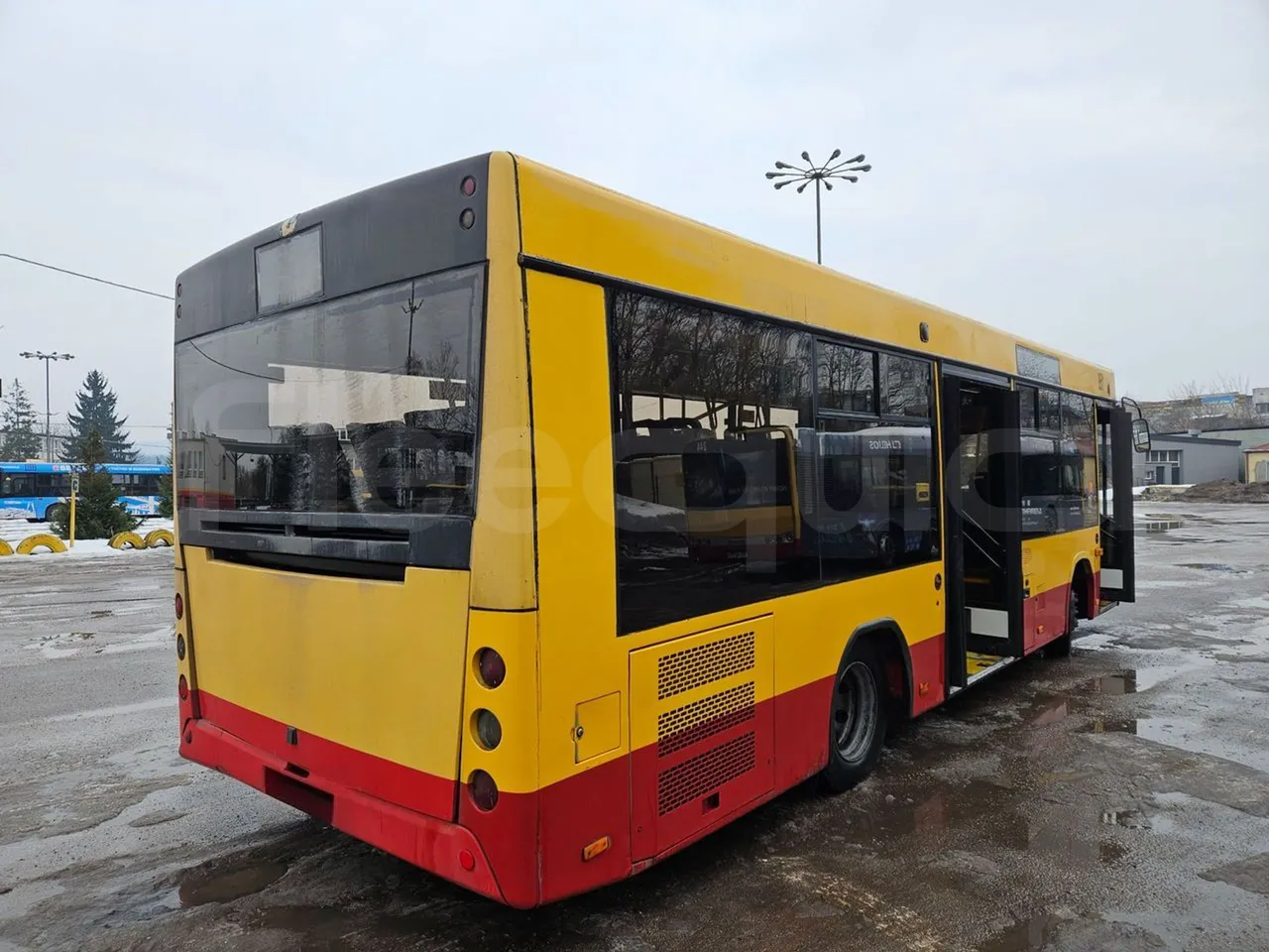 MAZ 206 206 - Euro 5 - 130 kW - 8.65 mt - 3/4 right rear doors open