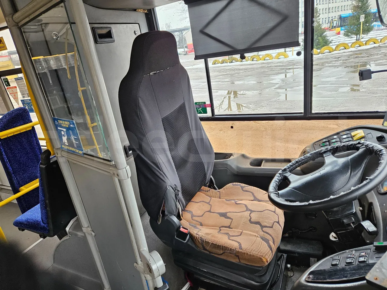 MAZ 206 206 - Euro 5 - 130 kW - 8.65 mt - driver's seat photo