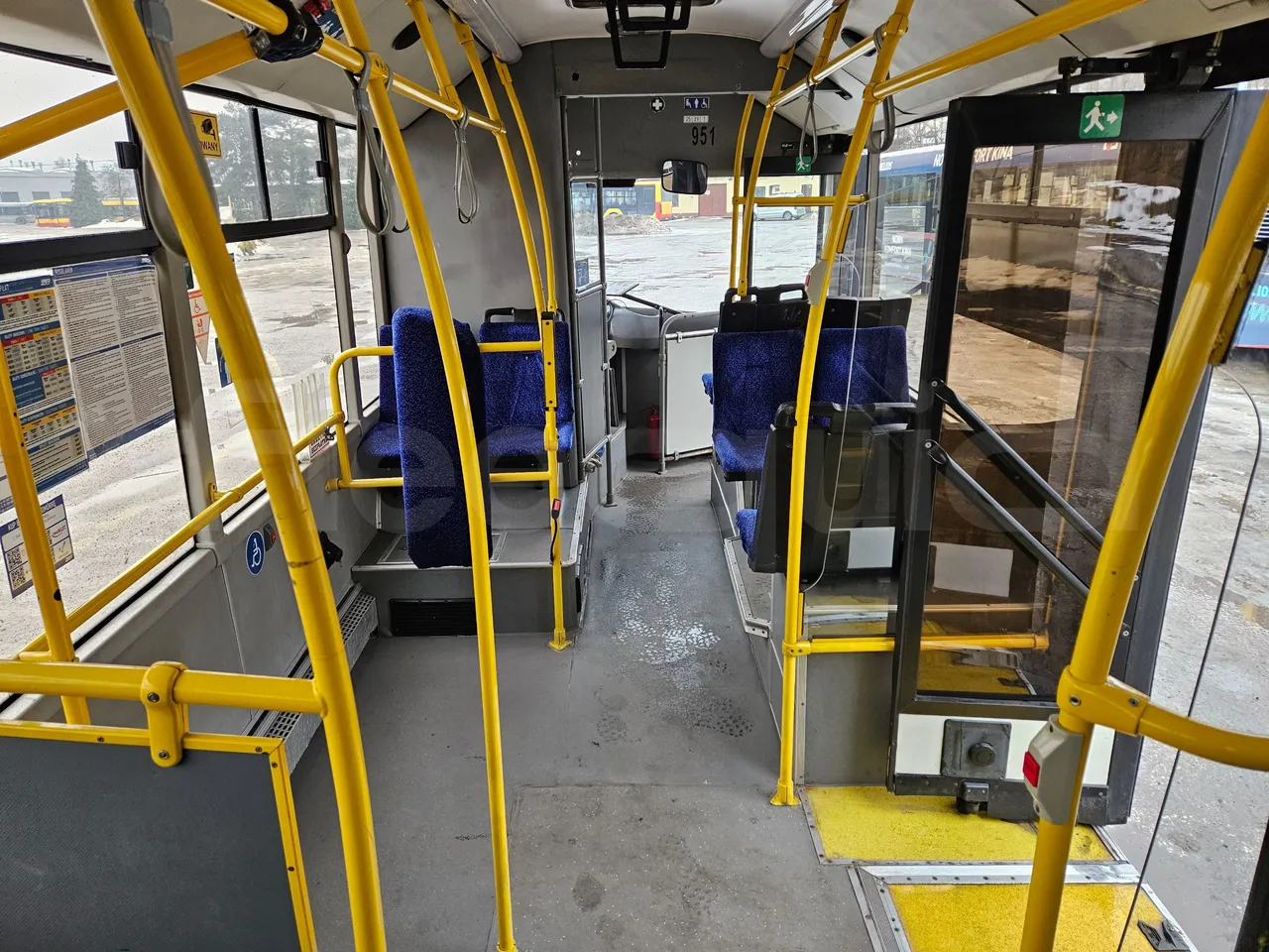 MAZ 206 206 - Euro 5 - 130 kW - 8.65 mt - forward view middle aisle