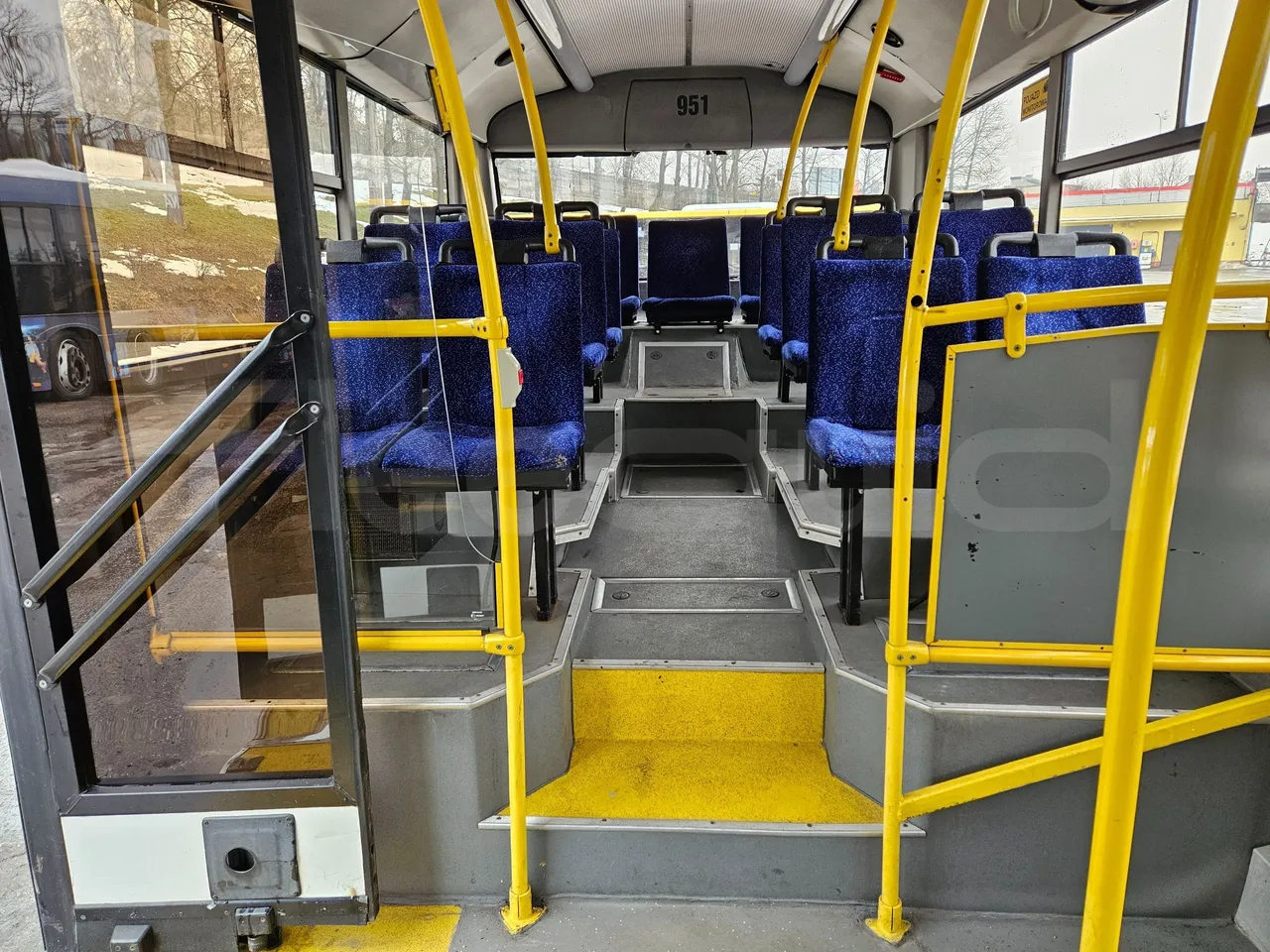 MAZ 206 206 - Euro 5 - 130 kW - 8.65 mt - reverse view middle aisle