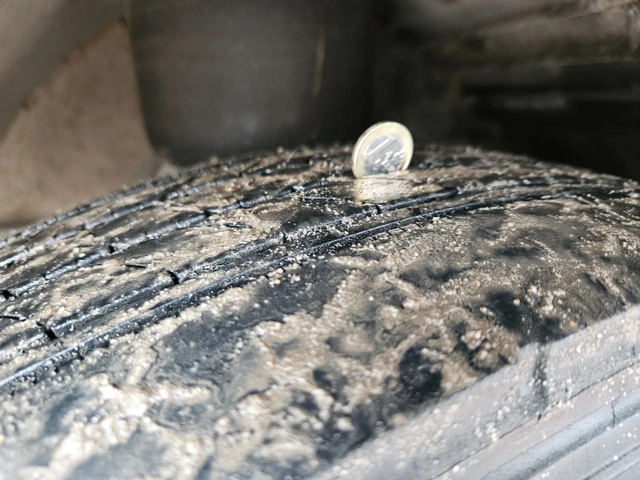 MAZ 206 206 - Euro 5 - 130 kW - 8.65 mt - tread condition front tires left