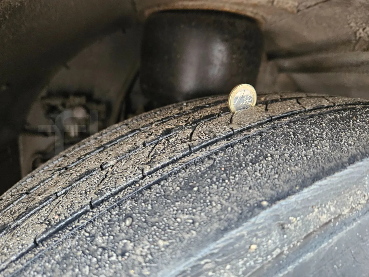 MAZ 206 206 - Euro 5 - 130 kW - 8.65 mt - tread condition front tires right