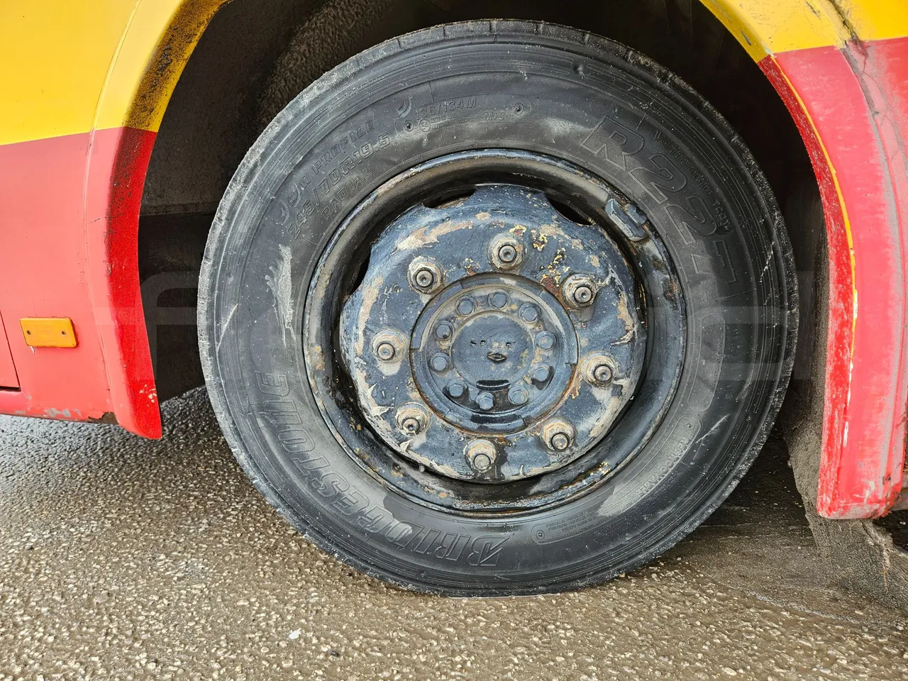 MAZ 206 206 - Euro 5 - 130 kW - 8.65 mt - front left tire measurements