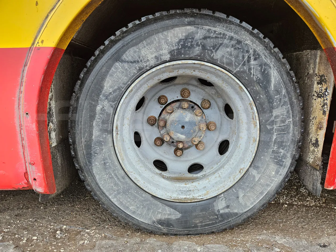 MAZ 206 206 - Euro 5 - 130 kW - 8.65 mt - rear left tire photo
