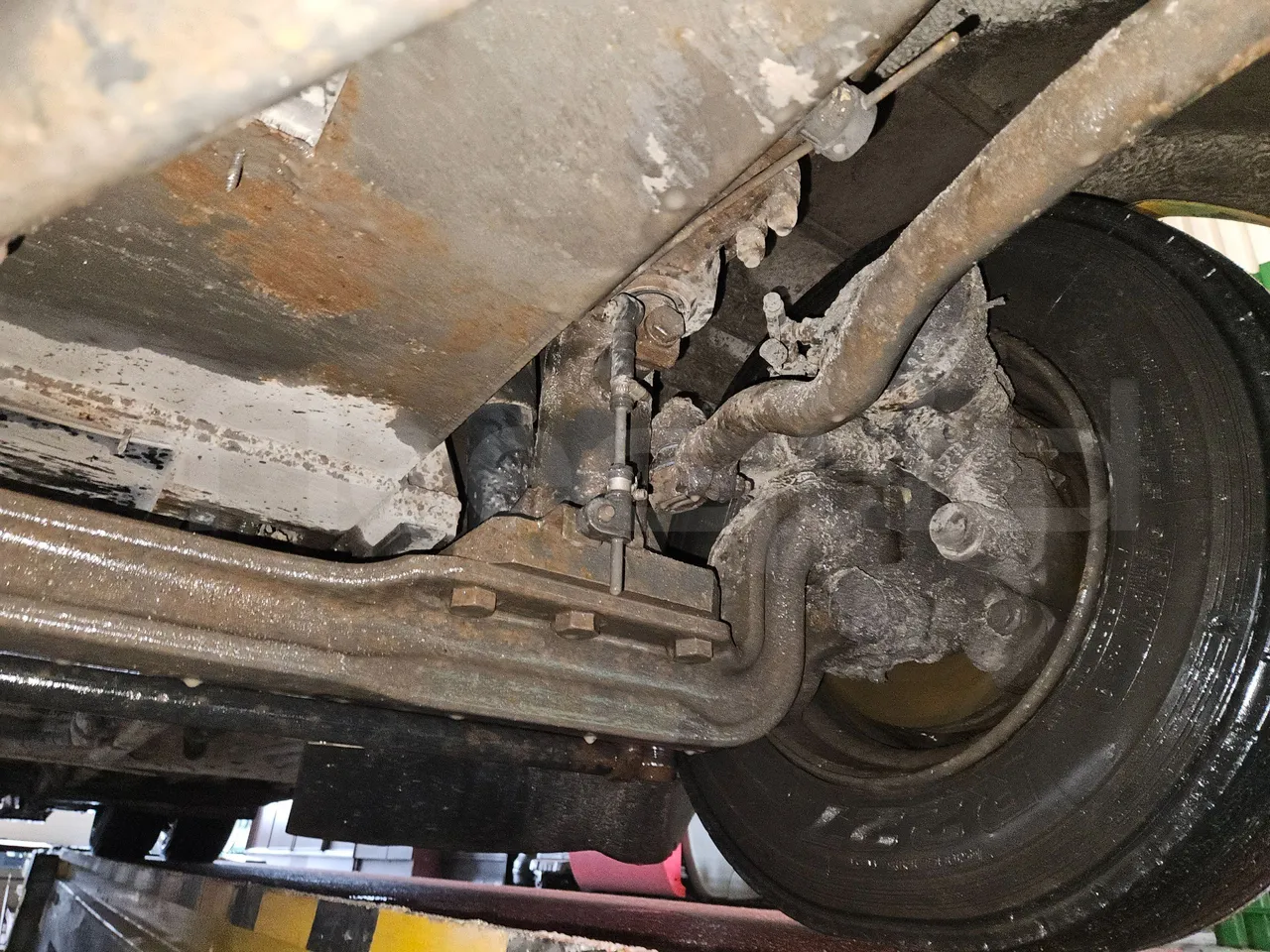 MAZ 206 206 - Euro 5 - 130 kW - 8.65 mt - front axle right side