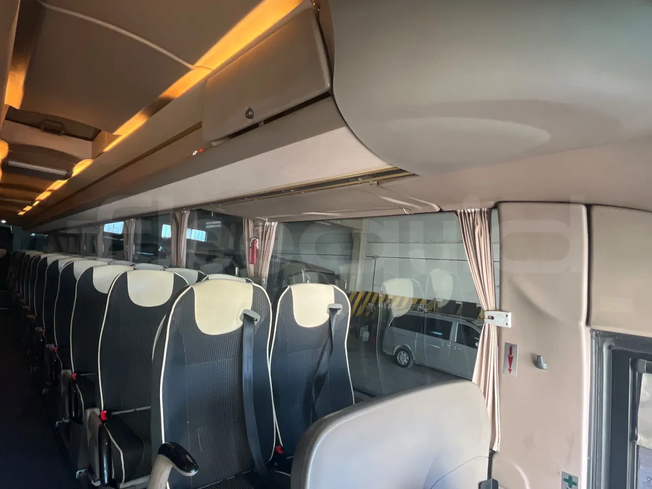 Iveco Magelys SFR210 - Euro5 - 331kW - 12.250mt - jack and driver keys