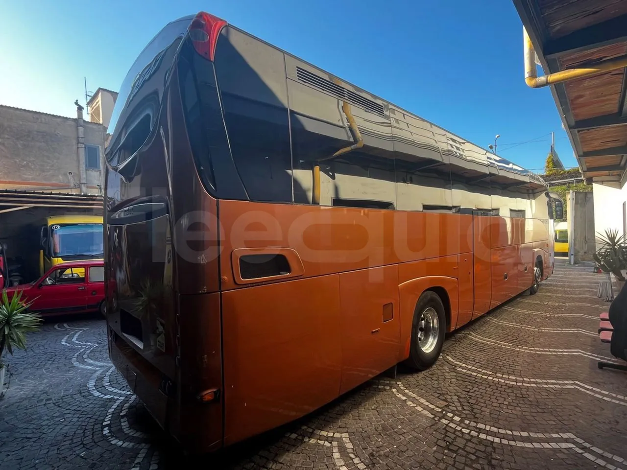 Iveco Magelys SFR210 - Euro5 - 331kW - 12.250mt - 3/4 right rear doors closed