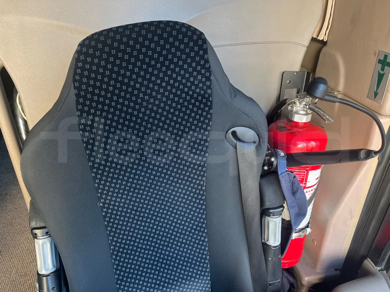 Iveco Magelys SFR210 - Euro5 - 331kW - 12.250mt - driver microphone accessories photo