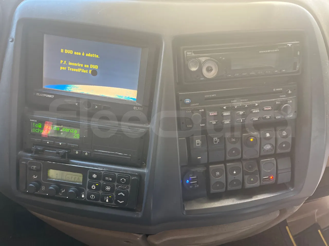Iveco Magelys SFR210 - Euro5 - 331kW - 12.250mt - radio accessories photo