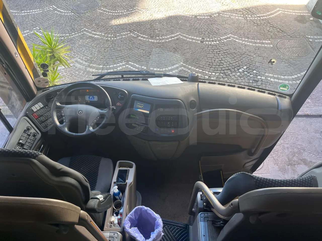 Iveco Magelys SFR210 - Euro5 - 331kW - 12.250mt - buttons panels on