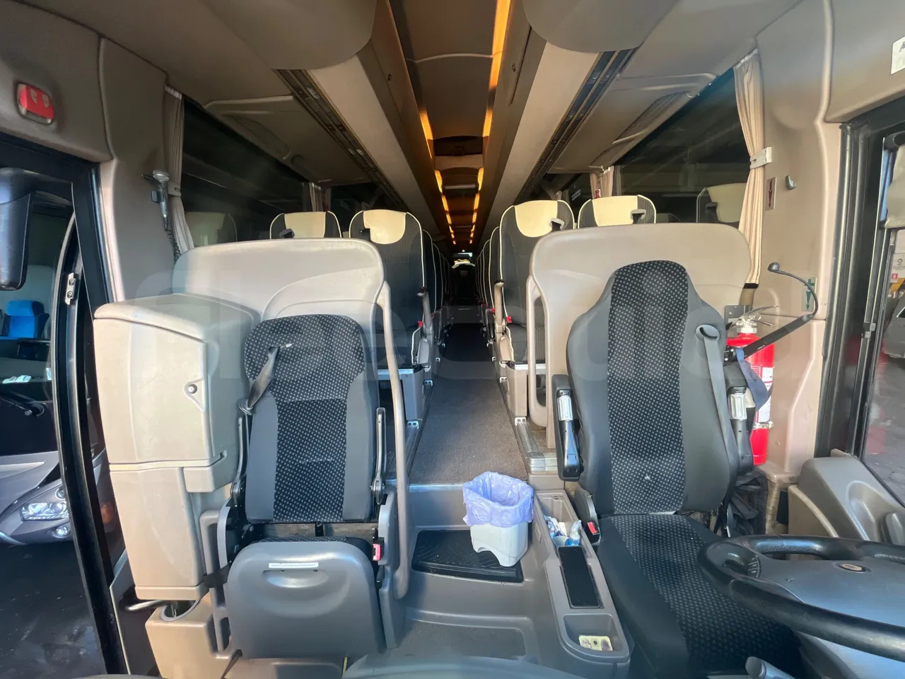 Iveco Magelys SFR210 - Euro5 - 331kW - 12.250mt - folding seat photo