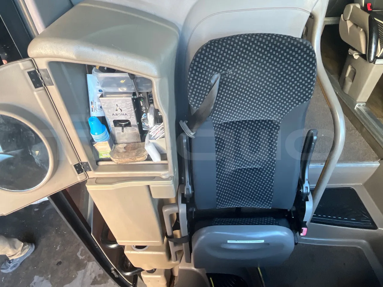 Iveco Magelys SFR210 - Euro5 - 331kW - 12.250mt - hostess seat photo