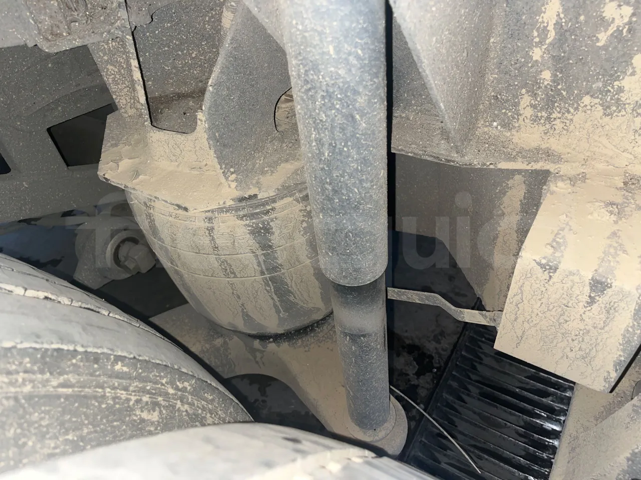 Iveco Magelys SFR210 - Euro5 - 331kW - 12.250mt - axle 2 shock absorbers 1 left