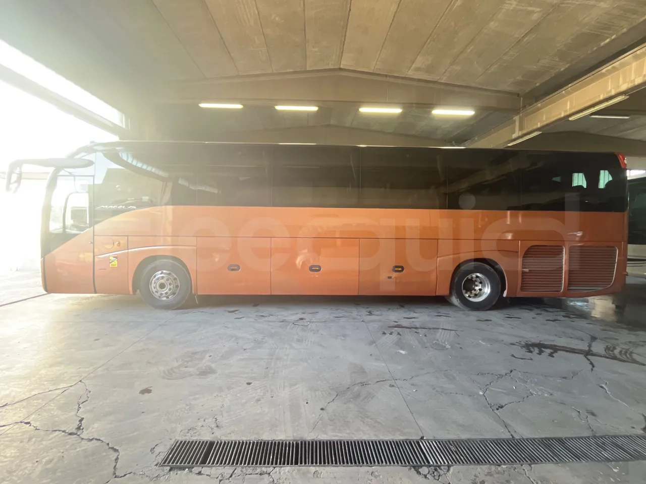 Iveco Magelys SFR210 - Euro5 - 331kW - 12.250mt - left side photo