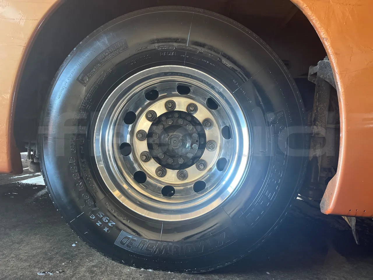 Iveco Magelys SFR210 - Euro5 - 331kW - 12.250mt - rear left tire photo