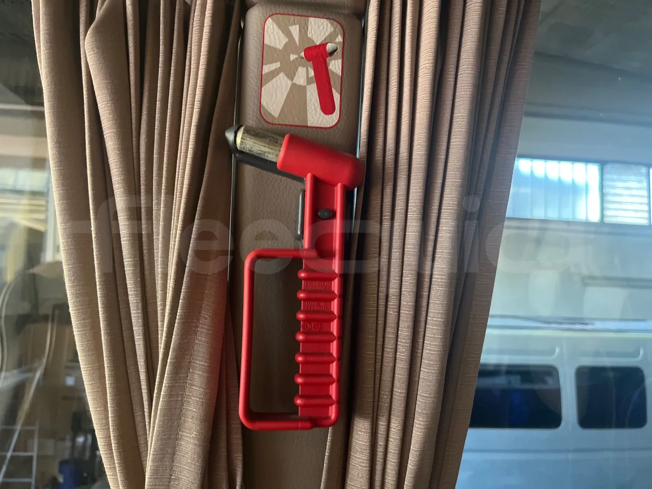 Iveco Magelys SFR210 - Euro5 - 331kW - 12.250mt - under carpet photo