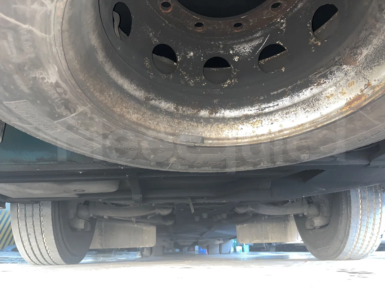 Iveco Magelys SFR210 - Euro5 - 331kW - 12.250mt - front undercarriage from front