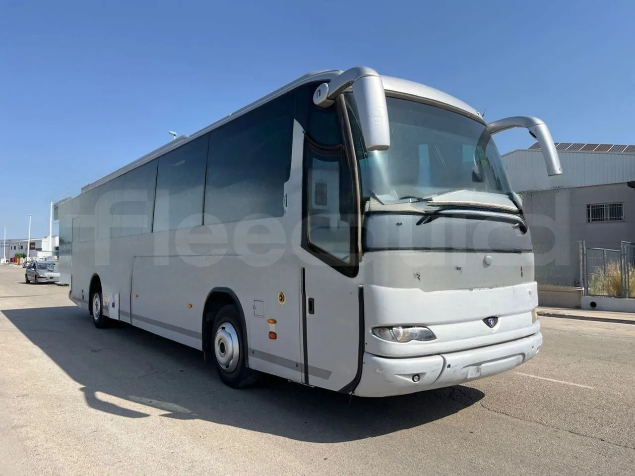 Scania Touring HD K114B4X2/ Euro 3 - 280 Kw - 12,850 Mt - 3/4 front right doors (mandatory for bus to scrap)