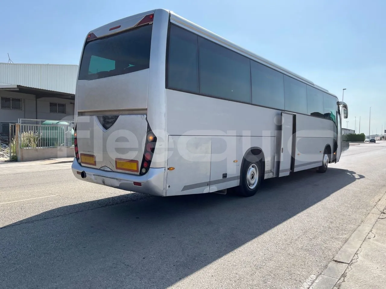 Scania Touring HD K114B4X2/ Euro 3 - 280 Kw - 12,850 Mt - 3/4 right rear doors open