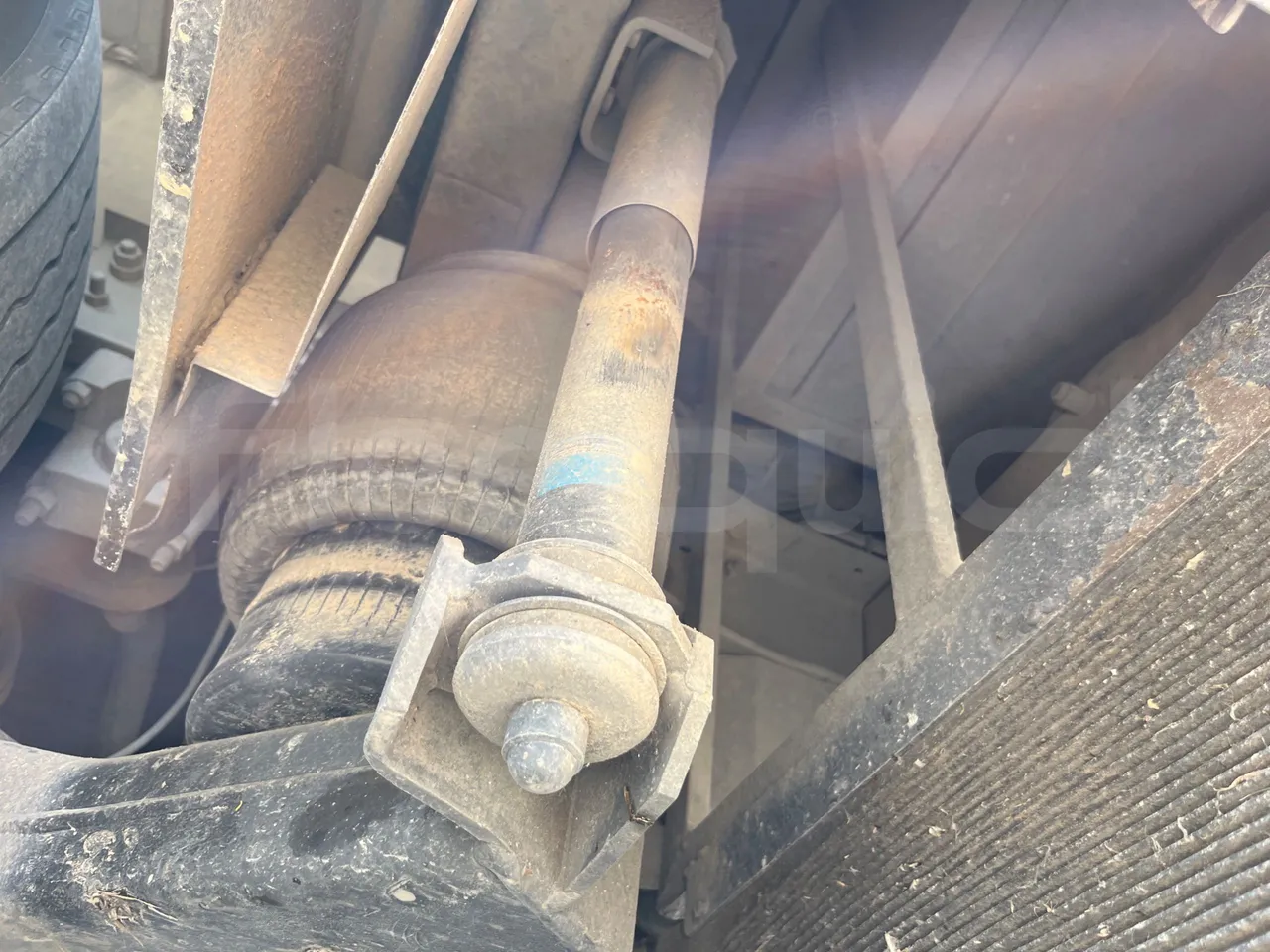Scania Touring HD K114B4X2/ Euro 3 - 280 Kw - 12,850 Mt - axel 2 air springs 1 left
